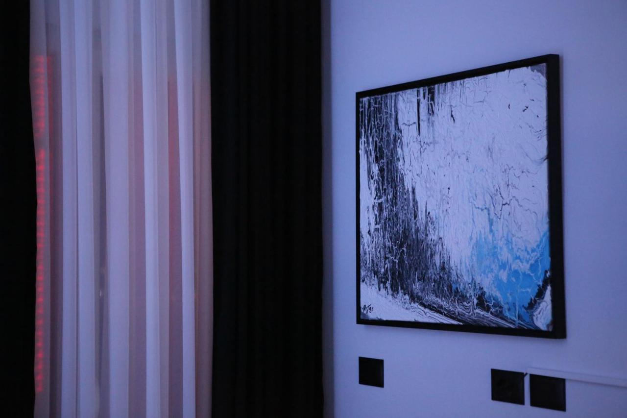 Dark Boutique Hotel Shkoze Ngoại thất bức ảnh