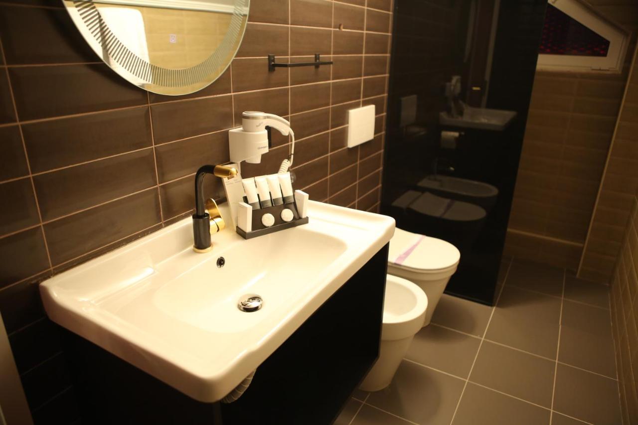 Dark Boutique Hotel Shkoze Ngoại thất bức ảnh