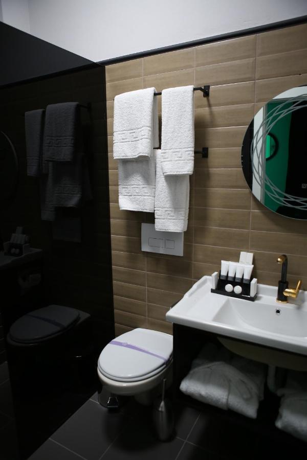 Dark Boutique Hotel Shkoze Ngoại thất bức ảnh