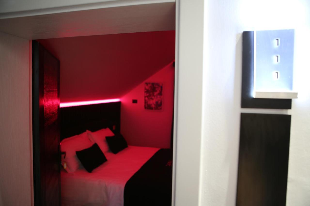 Dark Boutique Hotel Shkoze Ngoại thất bức ảnh